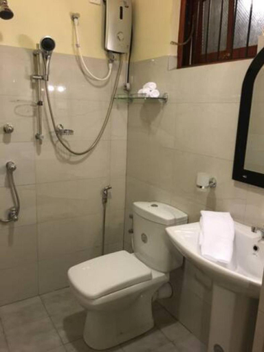 Bathroom 3, Jayalath Homestay and Apartments, Galle Four Gravets