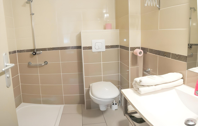 Bathroom 5, Hotel Ariana, Bouches-du-Rhône