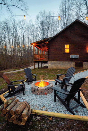 Property grounds 2, Secluded Cozy Log Cabin Villa, Vinton