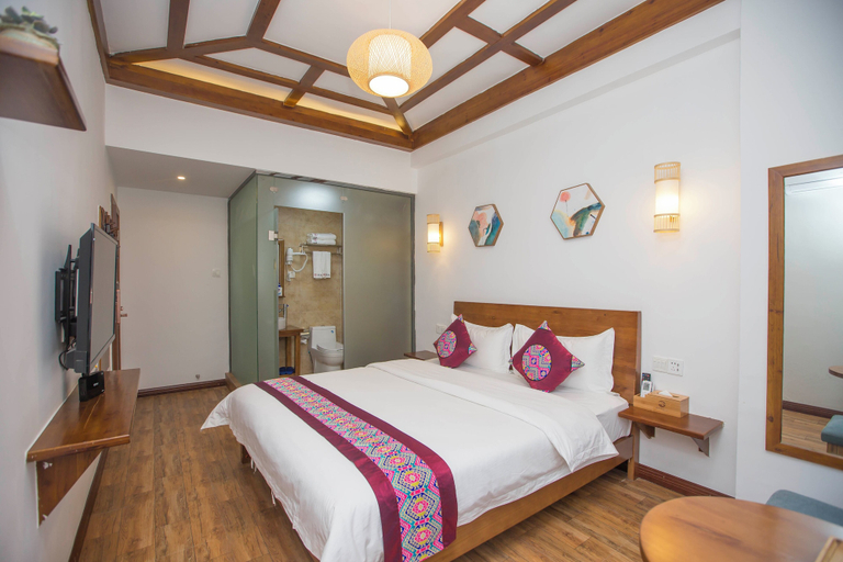 Room 4, zhangjiaije hexi inn, Zhangjiajie