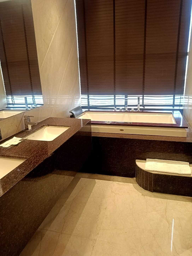 Bathroom 5, Club Florence, Gurgaon