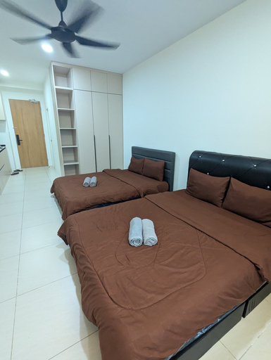 Room 4, Riverine Diamond 5C 4Pax Studio, Kuching