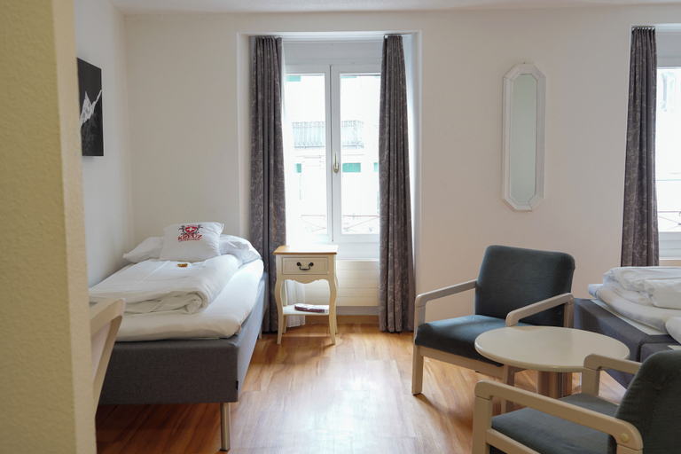 Bedroom 2, Hotel Weisses Kreuz, Interlaken