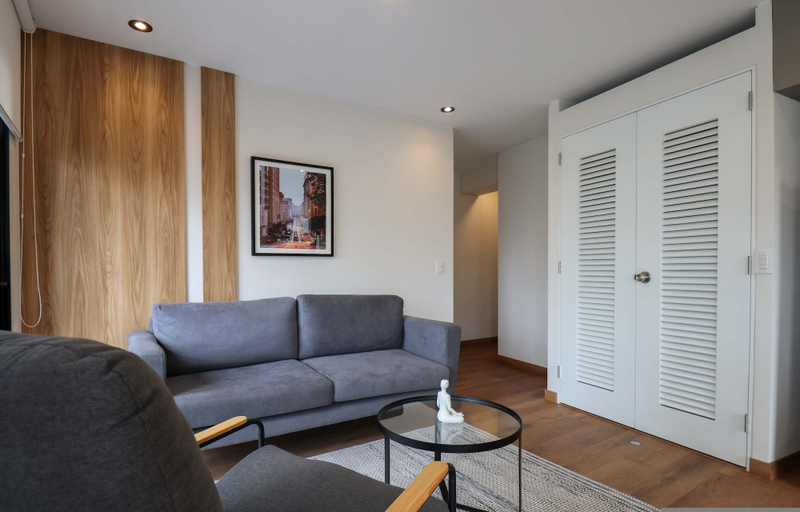 Room 5, w Engaging 2BR Retreat w Balcony in Miraflores, Lima