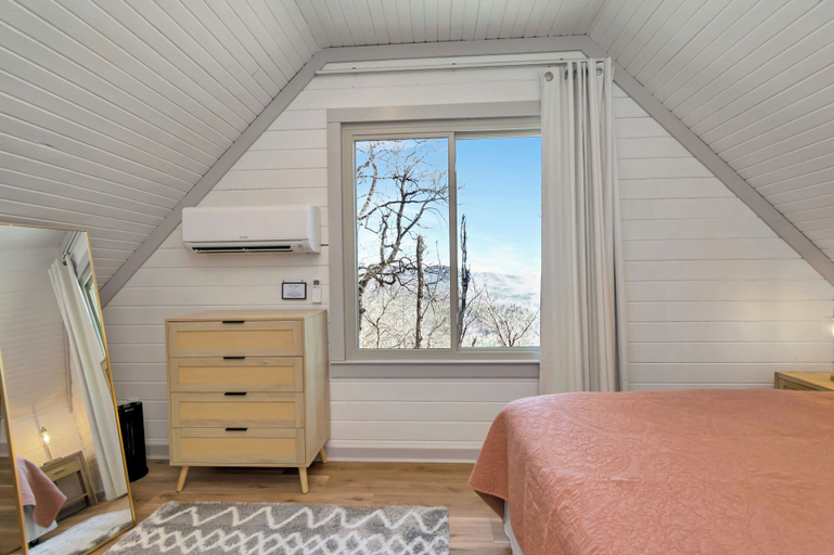 Interior 4, Calling Me Home, Caldwell