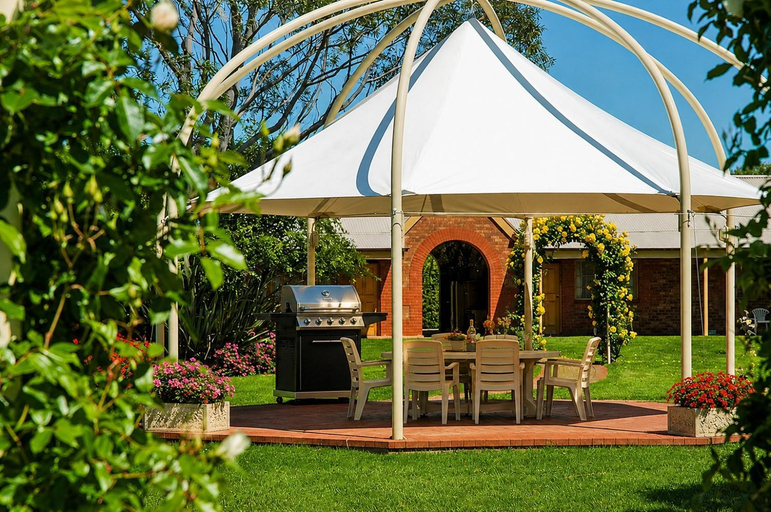 Exterior & Views 1, Coonawarra Place Motor Inn, Wattle Range - East