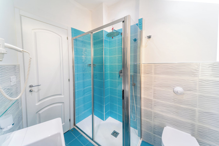 Bathroom 5, Hotel Poseidon, Cosenza