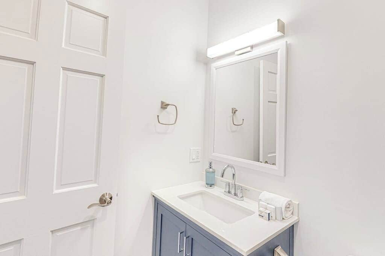Bathroom 5, 125 Atlantic Avenue, Lincoln