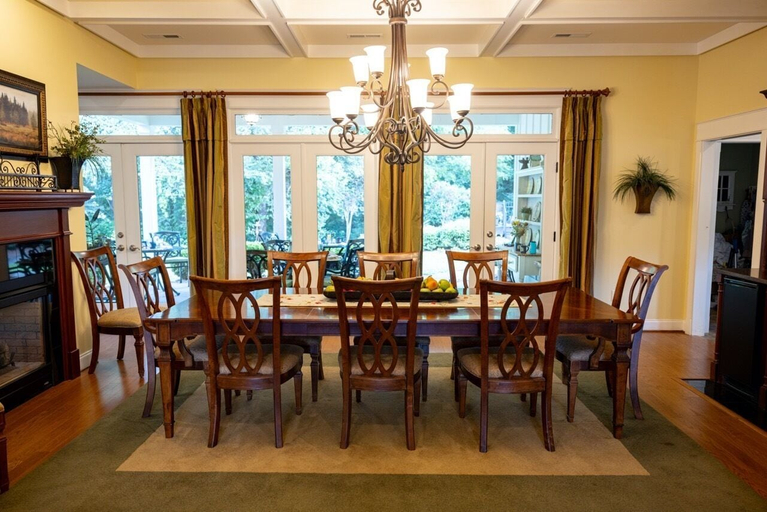 Dining 5, Bed & Breakfast on Tiffany Hill, Henderson