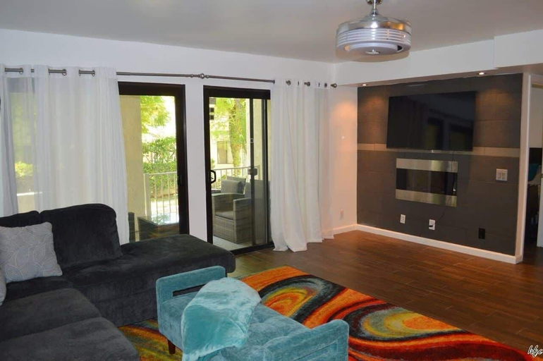 Interior 4, 2BD Ground Floor Condo in Gated Gardens Pool&spa, Riverside