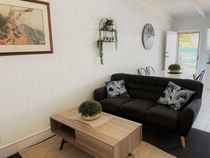 Room 5, Esperance Little Units 4, Esperance