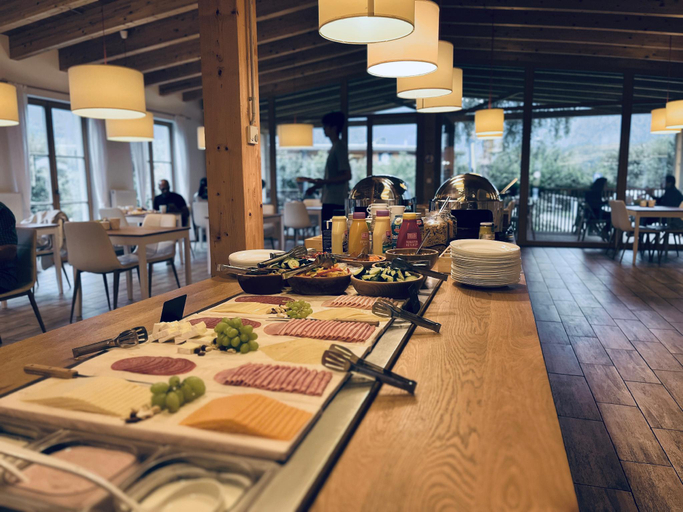 Food & Drinks, Seehotel am Hallstattersee modern rooms with AC, Gmunden