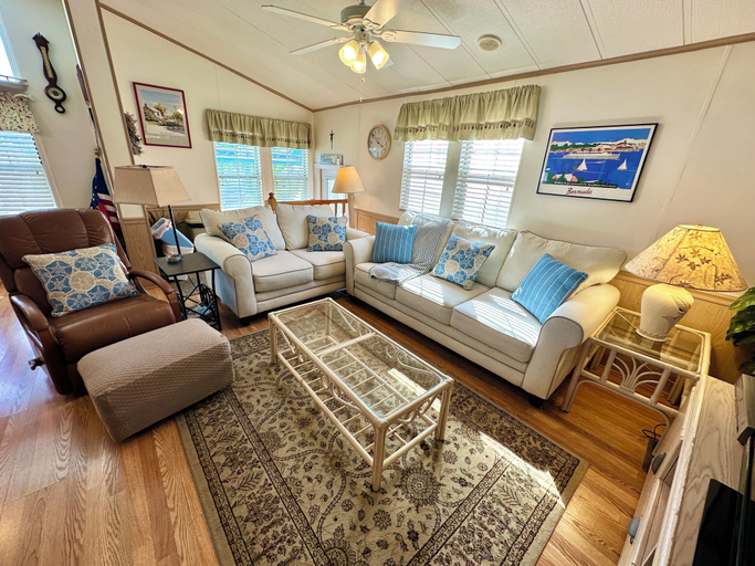 Interior 2, Cal's Retreat N617, Saint Lucie