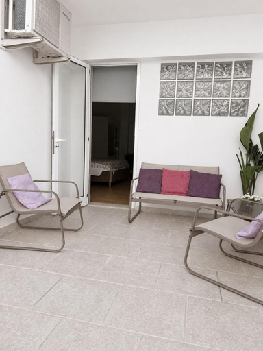 Others 5, Salentina White House, Lecce