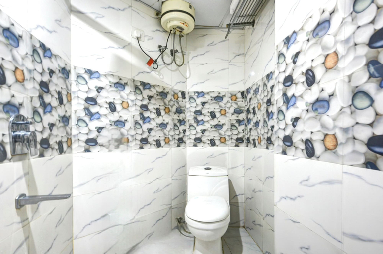 Bathroom 4, Hotel Perfectionist by Kelvish Hotel, Delhi