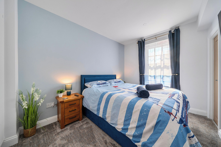 Room 2, 4 Bed - Sleeps 8 - Pool Table -sea View - Parking, Dorset