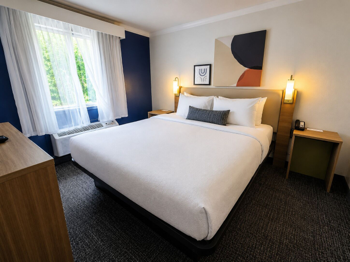 Bedroom 4, Spark by Hilton Lake George Outlets, Warren