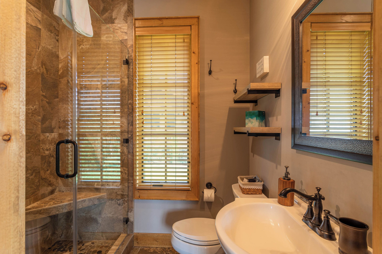 Interior 2, Valley View, Avery