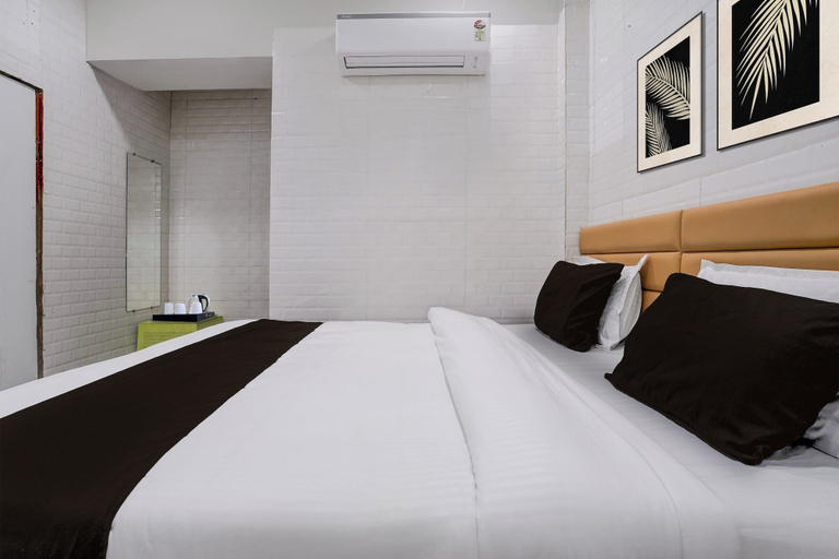 Room, MG Road Crossway Formerly Ravi Palace, Rajkot