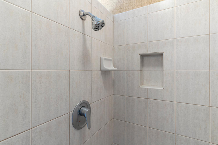 Bathroom 4, Two-Bedroom Apartment, Maui