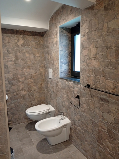 Bathroom 4, Borgo Double V, Napoli