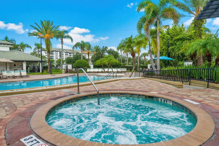 Outdoor spa tub 4, Vc14-407 - 2BR Epic Condo Near Disney, Orange
