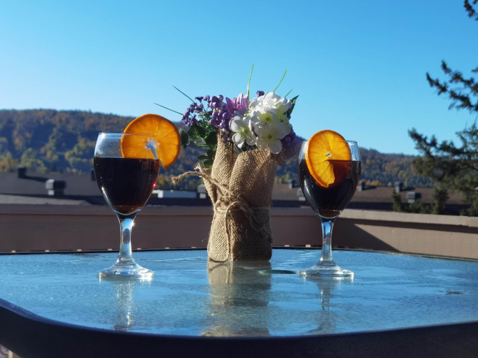 Food & Drinks 5, Hotel Le Versailles, Les Pays-d'en-Haut