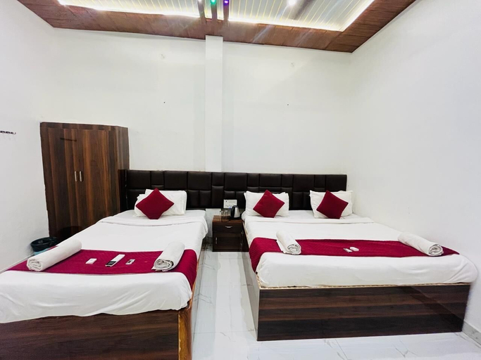 Room 4, Roomshala Shreeji Palace, Faizabad