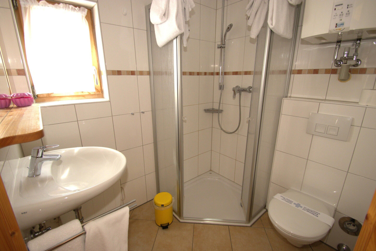 Bathroom 3, Vital CAMP Bayerbach, Rottal-Inn