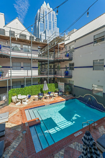 Pool 2, 201-4thStreet-207, Travis