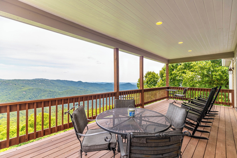 Interior 5, Hangin' Out - Stunning Mountain Views, Garage, Jacuzzi Tub, Watauga