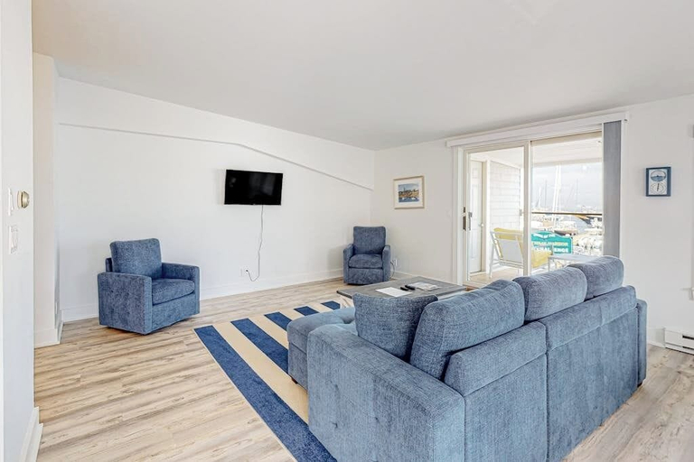 Living area 1, 125 Atlantic Avenue, Lincoln