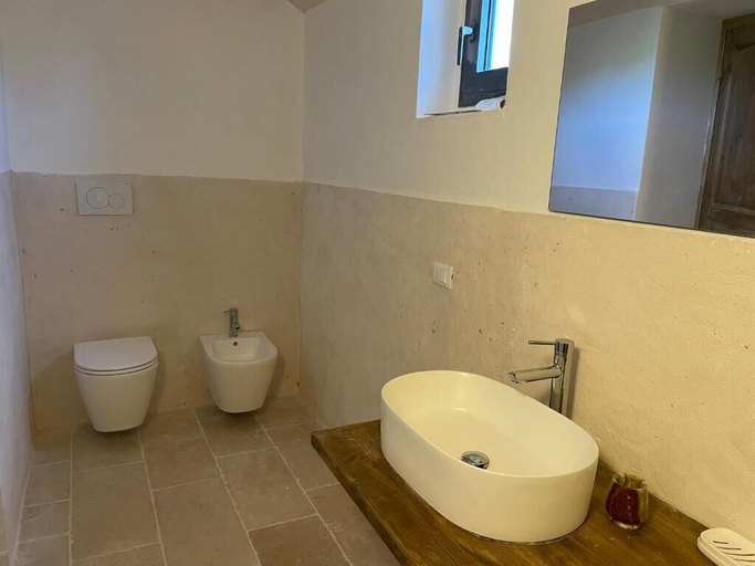 Bathroom 3, Masseria Galeasi, Taranto
