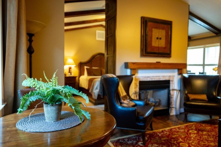 Interior 4, Bed & Breakfast on Tiffany Hill, Henderson