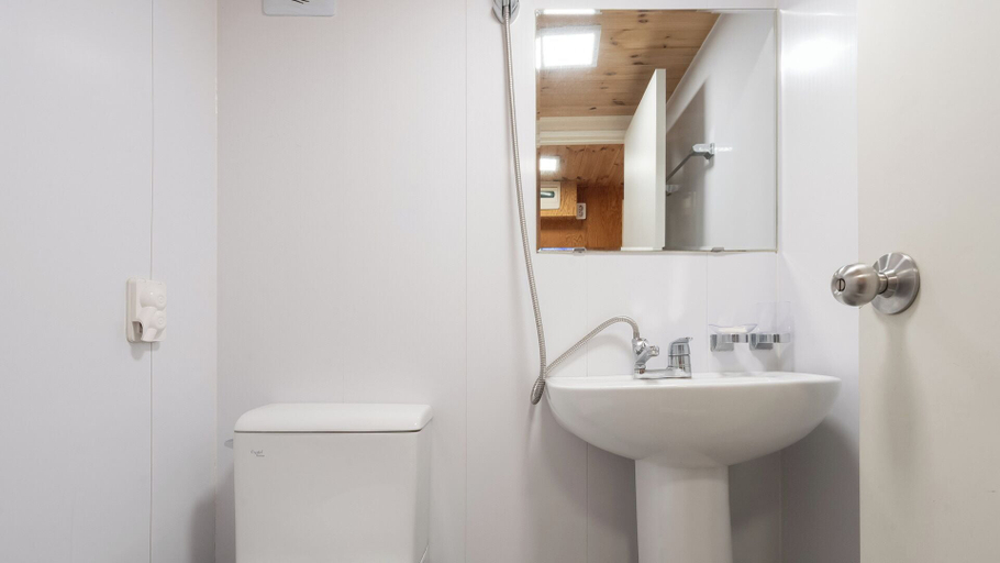 Bathroom 4, Gapeyong Donghwa Caravan, Gapyeong