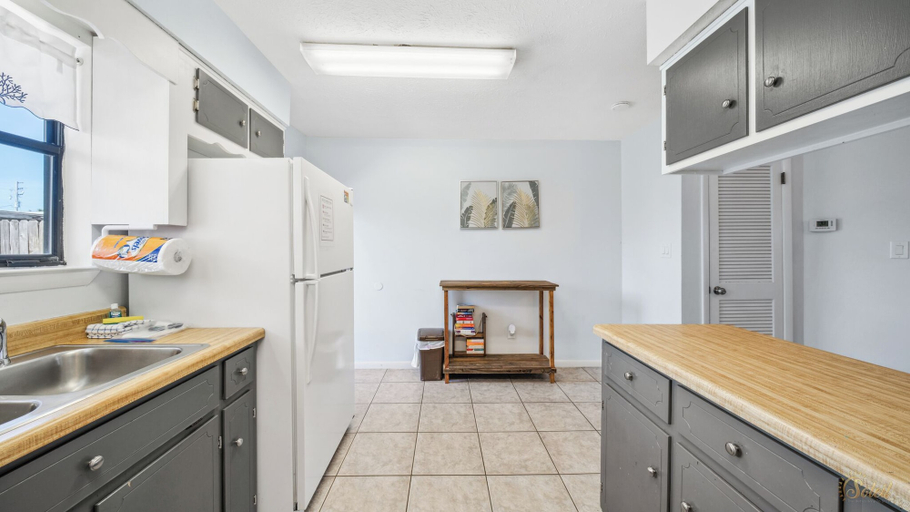 Interior 5, Sea Esta - Minutes to Beach Pet-friendly!, Bay