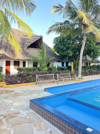 Front of property 2, Maji Pearl Hotel & Spa, Kaskazini 'A'