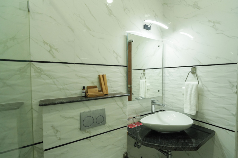 Bathroom 4, MGM Whispering Wind's Yelagiri, Vellore