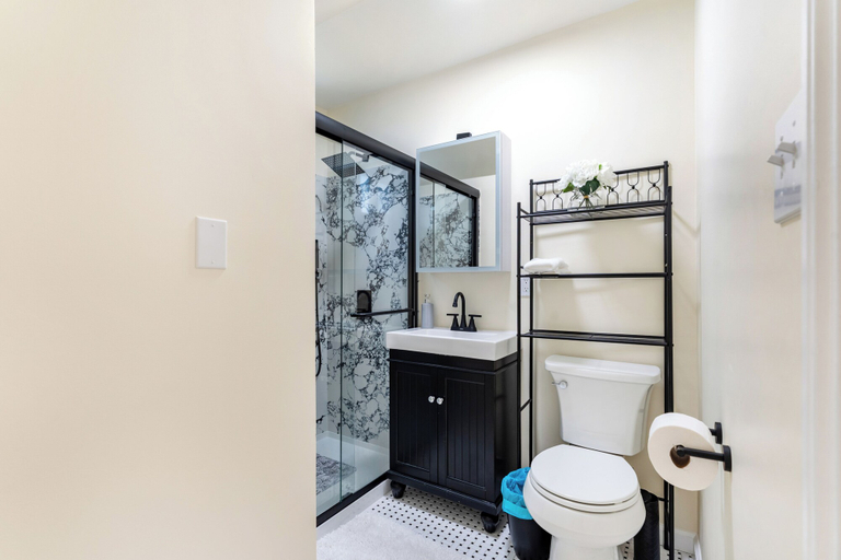 Bathroom 4, Big & Beautiful 6 Bedroom 2.5 Bath, Alameda