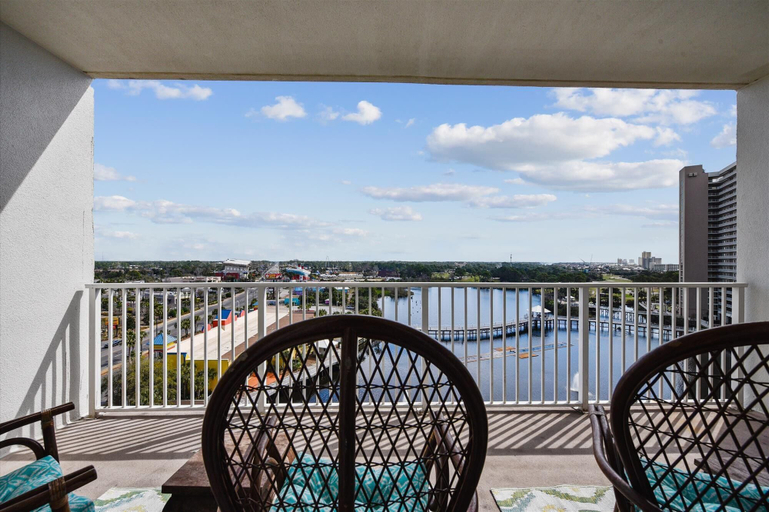 Interior 4, Laketown Wharf 835, Bay