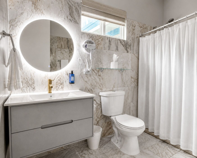 Bathroom 3, Coral Princess Hotel