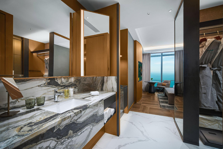 Bathroom 3, Grand Madison Qingdao Harbour-view Central(Former Qingdao Farglory Hotel), Qingdao