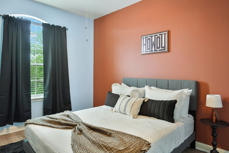 Room 5, Cozy 5BR Getaway Pool Games Sleeps 18, Travis