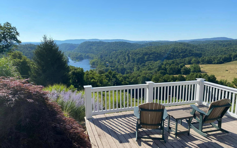 Property grounds, Lilly Valley Inn, Giles