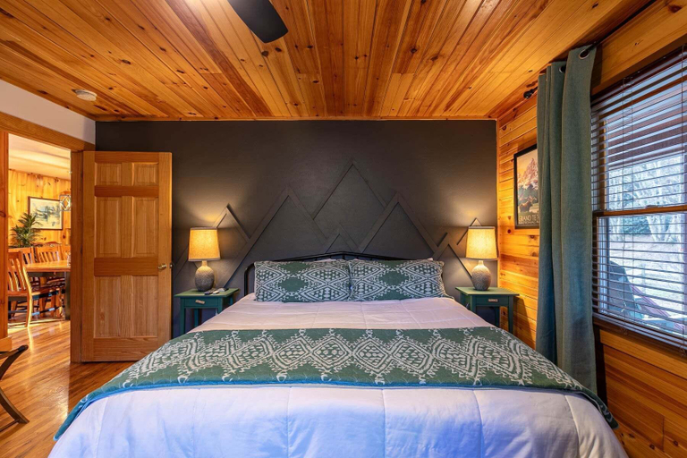 Bedroom 2, Riverbend Retreat, Ashe