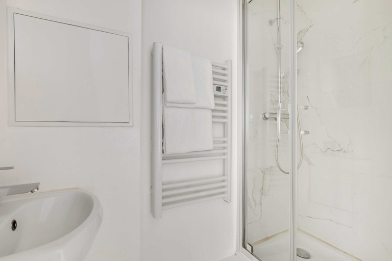 Bathroom 4, Modern Flat - 2ch/6p - Bastille, Paris
