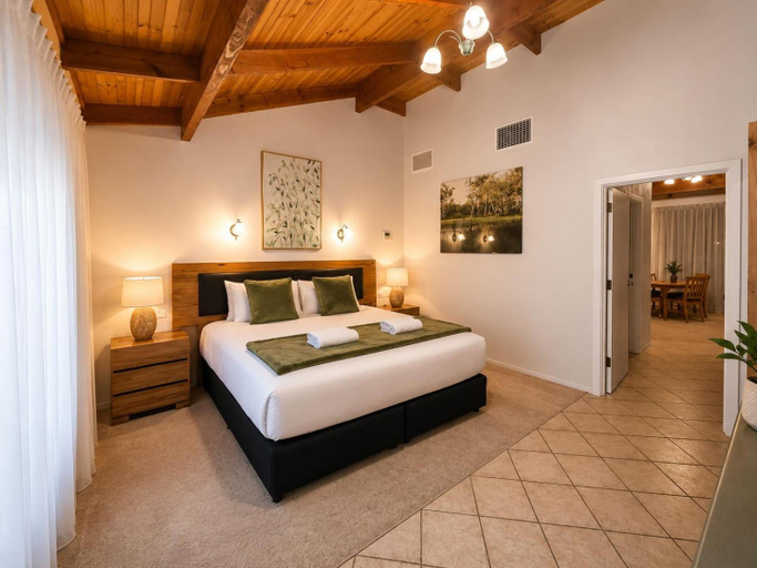 Bedroom 2, Coonawarra Place Motor Inn, Wattle Range - East