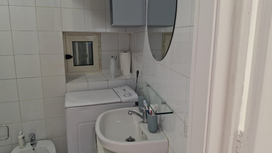 Interior 2, 38 Stay, Napoli