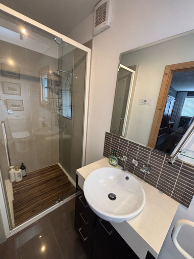 Bathroom 3, Robinson Cottage, Southern Midlands
