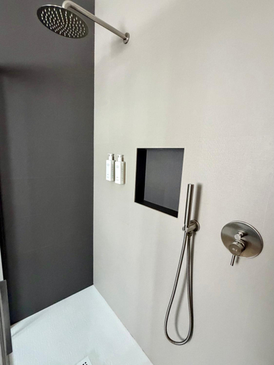 Bathroom 5, Verdolivo, Brescia